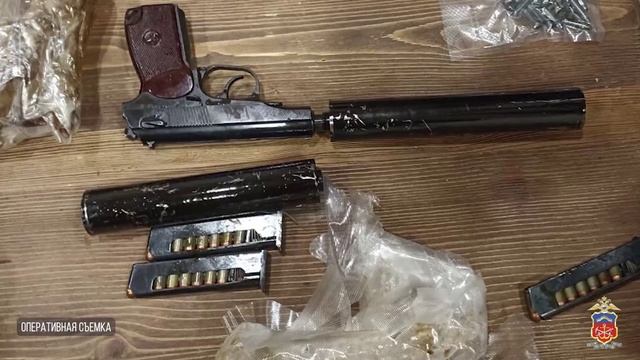 У несостоявшегося наркодилера в Мурманске полиция изъяла 15 кг наркотиков пяти видов и три пистолета