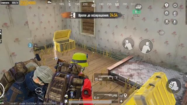 открыл белую дверь😃