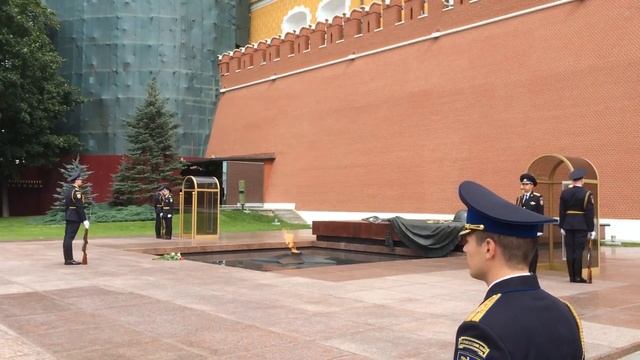 Смена почетного караула в Кремле у Могилы Неизвестного Солдата