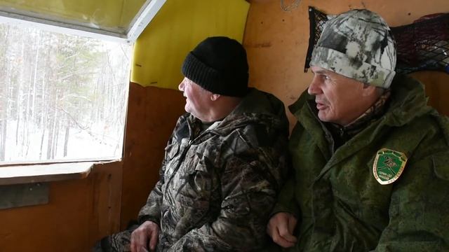 в лесу с охотниками