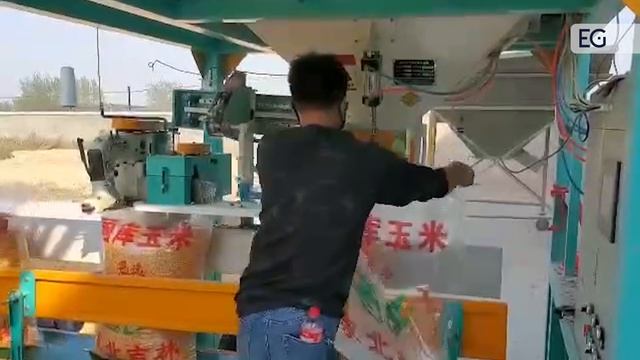 Полуавтоматический станок для фасовки и упаковки сыпучих продуктов DCS-60