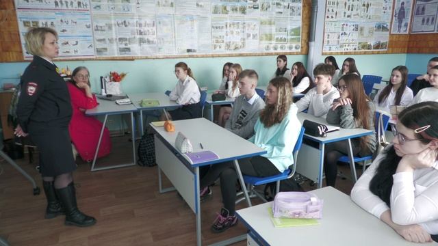 Сотрудники полиции провели профилактические беседы со школьниками в лицее №7
