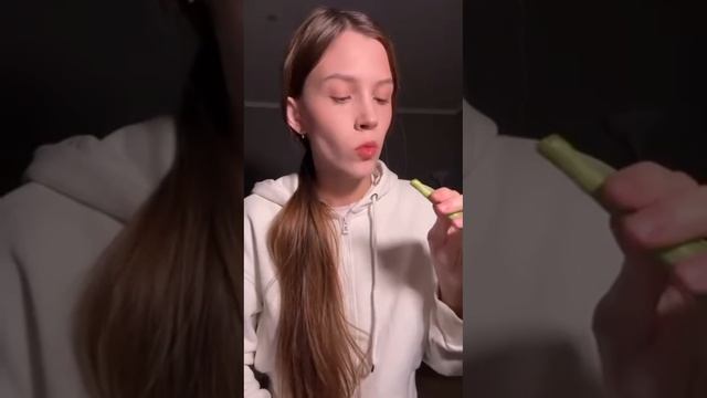 Жрать тюльпаны после 8 марта — новый шизо-тренд у российских зумерш