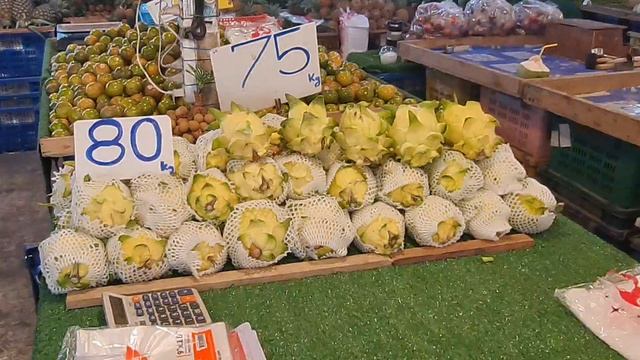 Рынок Ротонакорн. Цены  2025 год. Фрукты даром.