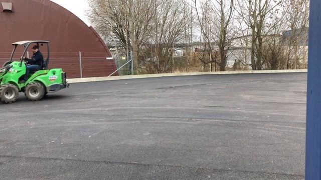 Köp Kompaktlastare Avant 640 på Klaravik