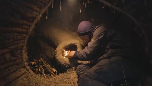 Ночевка зимой в теплом и уютном логове для выживания. Глиняная печь, ловля и готовка, выживание в ле