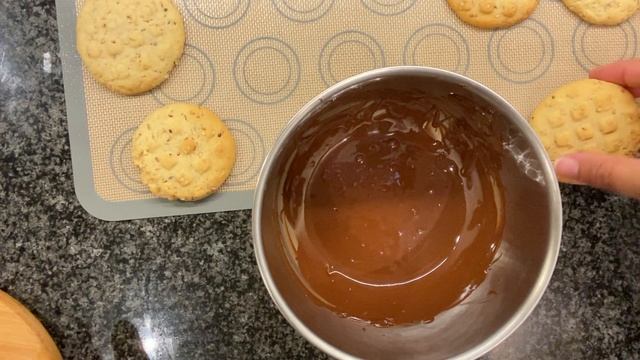 Sesame cookies covered with chocolate and rose petals