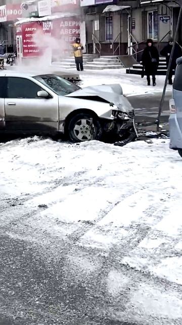 Авария в Омске у Дома Дружбы