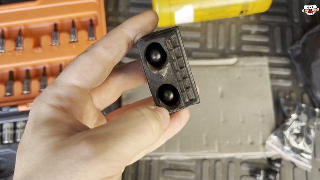 Замена болтов отбойников пятой двери FAW T77