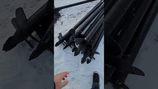Крутим сваи в КП 7 Озёр. Всего 23 сваи длиной 3 метра