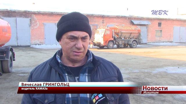 А на обед - уборка улиц. Водитель универсального КАМАЗа Дмитрий Оводов рассказывает о весне