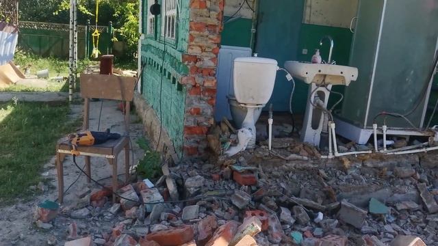 План в действии: разломал стену, построил новую.