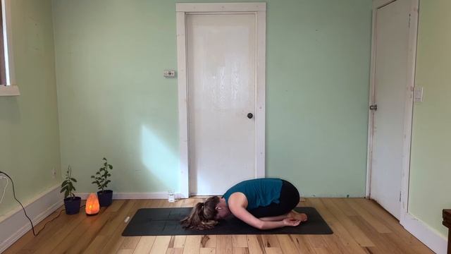 Easy Yoga to Detox your Body | Twists. Boats. And Bliss