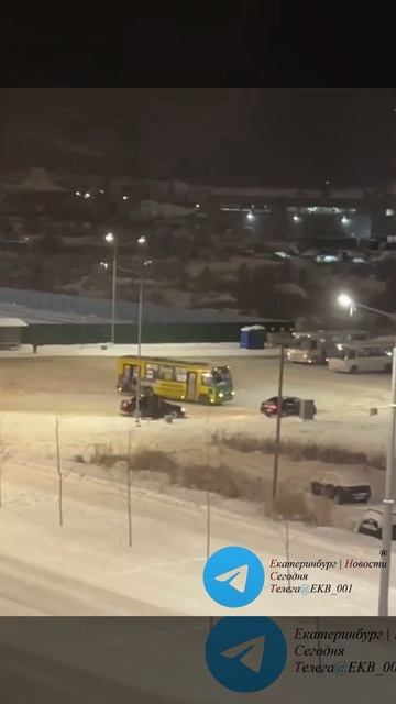 Вы ждете 93 автобус?

Не дождетесь!!!

Водителю не когда, он обучается дрифту на конечной остановке.