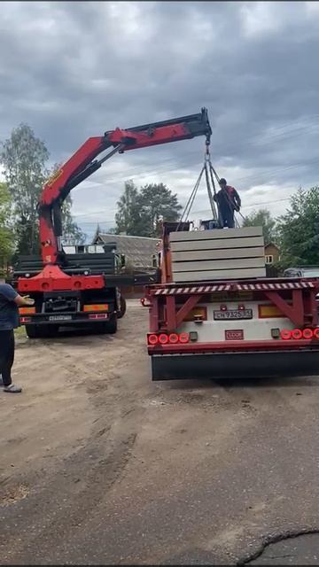 Разгрузка бетонных плит (манипулятор 10 т)
