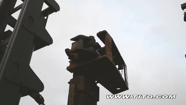 tito.com // Hyster H16.00XM-12EC spreader engagement