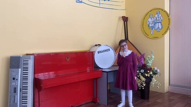 Прилуцкая Даша. Л.Афанасьев "Гляжу в озера синие"