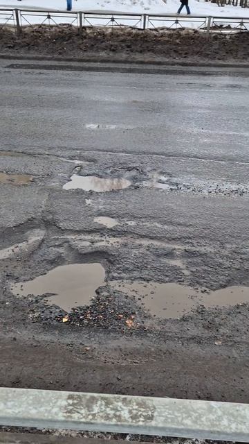 Чего вам так не нравятся ямы на Советской в Соломбале? Можете ремонтироваться за счёт мэрии Архан...