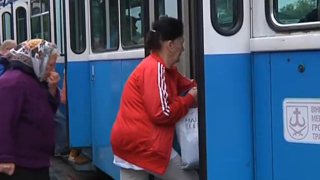 З вінницьких трамваїв, тролейбусів та автобусів зникли кондуктори 06 09 2017