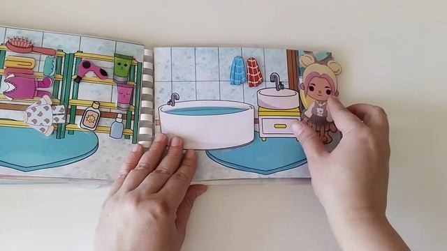 Книжка на липучках. 10 игровых страничек, более 100 съёмных элементов.