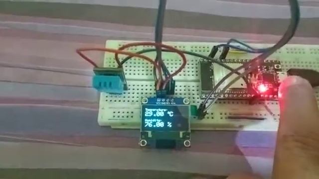 ESP32 DHT11 Temperature and Humidity Readings OLED Display