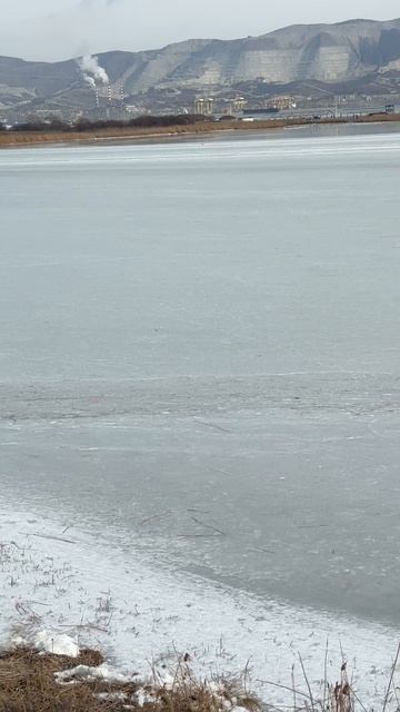 ЗАМЕРЗЛО СОЛЕНОЕ ОЗЕРО ЛИМАН НОВОРОССИЙСК