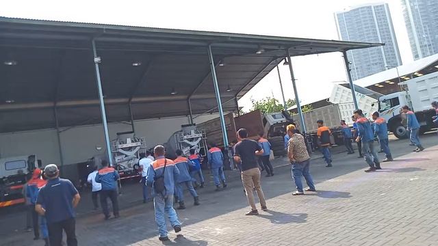 Goyang maumere ala mekanik PT GAYA MAKMUR MOBIL (FAW)