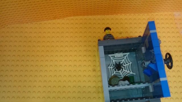 Обзор набора по Lego city  копилка-сейф