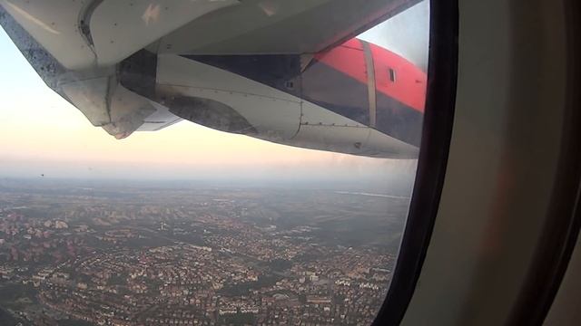 Заход и посадка самолета в Белграде. Самолет  ATR 72 200