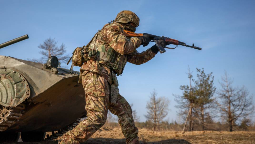 Донецкий фронт: как российские военные возвращают города к мирной жизни