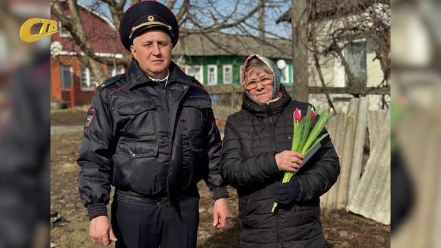 ЗАМНАЧАЛЬНИКА ЖЕЛЕЗНОГОРСКОЙ ПОЛИЦИИ ПОЗДРАВИЛ ЖЕН И МАТЕРЕЙ ПОГИБШИХ СОТРУДНИКОВ ОВД С ПРАЗДНИКОМ