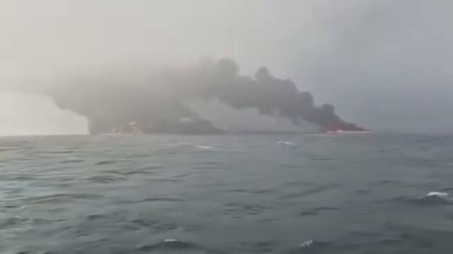 У берегов Британии столкнулись нефтяной танкер под флагом США и грузовое судно,  идущее в Роттердам.