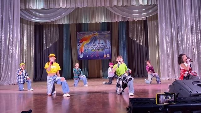 Шоу-группа "2х2". "Лететь".  9-10 лет, г.Челябинск.
