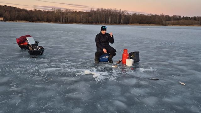 Рыбачу 2 дня на Рузе. Последний лед