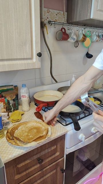 Жарю себе блинчики!🥞 Обожаю!