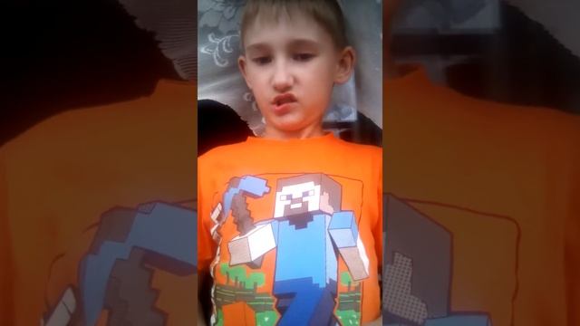 Вытащил зажигалку из ноги