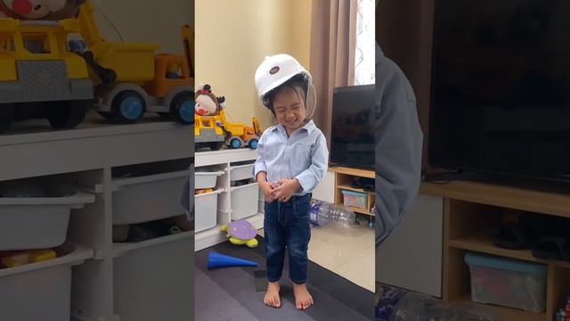MINI VLOG • Our 2yo son decides for a day 😁 Gray as an engineer for Career Week at school 👷🏻♂️