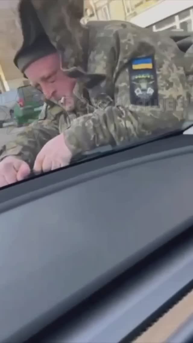 Днепропетровск, когда 💩 прилипло к дворникам.