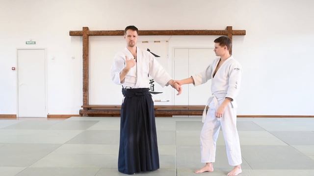 айкидо для новичков. Гьяку ханми кататэ дори - сихо нагэ (омотэ) | aikido. giaku hanmi - shihonage