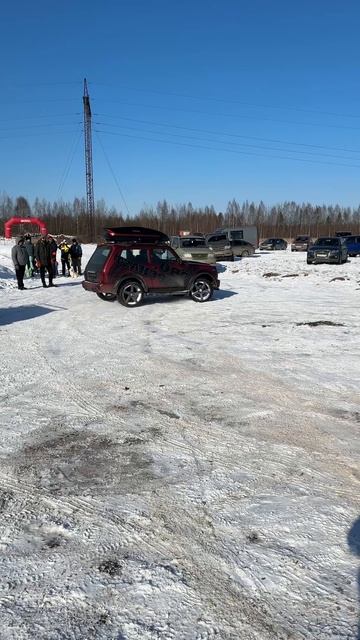 Псих на Ниве забрался на гору, на летних шоссейных шинах 😳