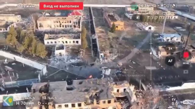 Флаги России и наших подразделений над зданием женской колонии в Малой Локне. В начале вторжения ...