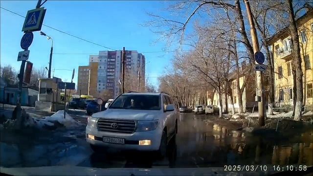 Движение против направления одностороннего движения запрещено