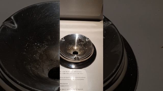 Будки для курения в отелях Токио. Я в шоке... Smoking Booths In Tokyo Hotels. I'm Shocked...