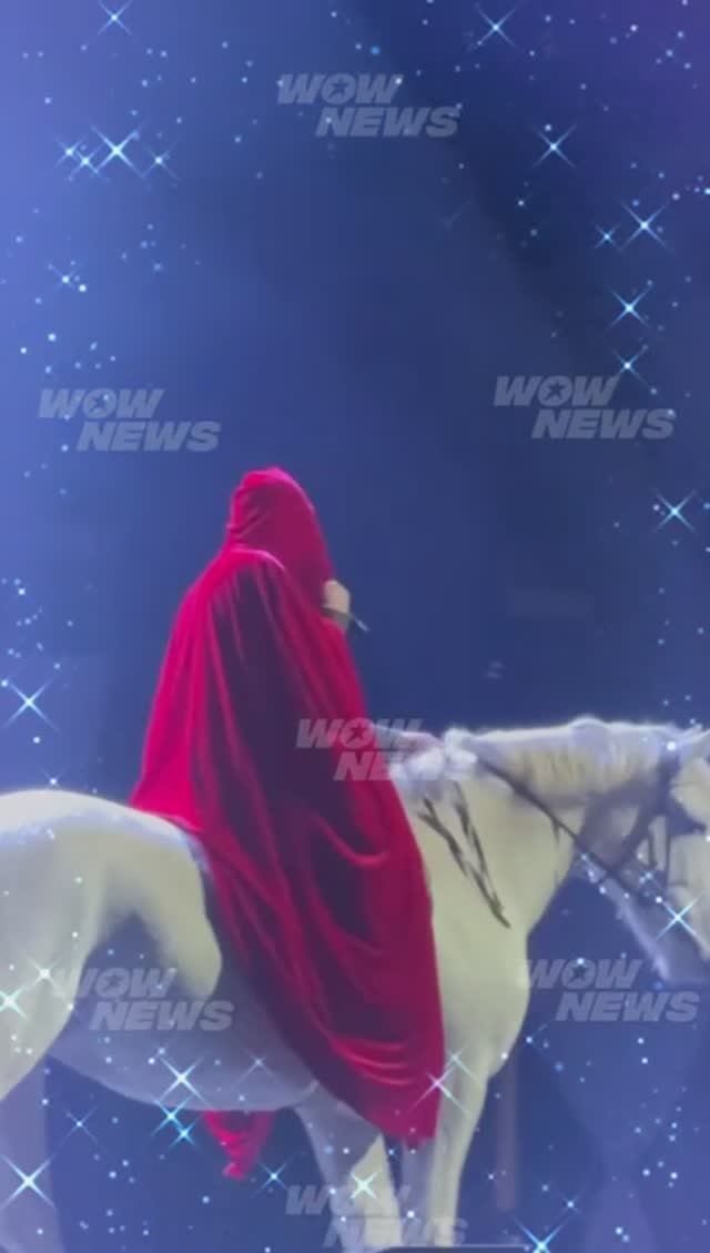 Такое появление на сцене могло только присниться... мне...