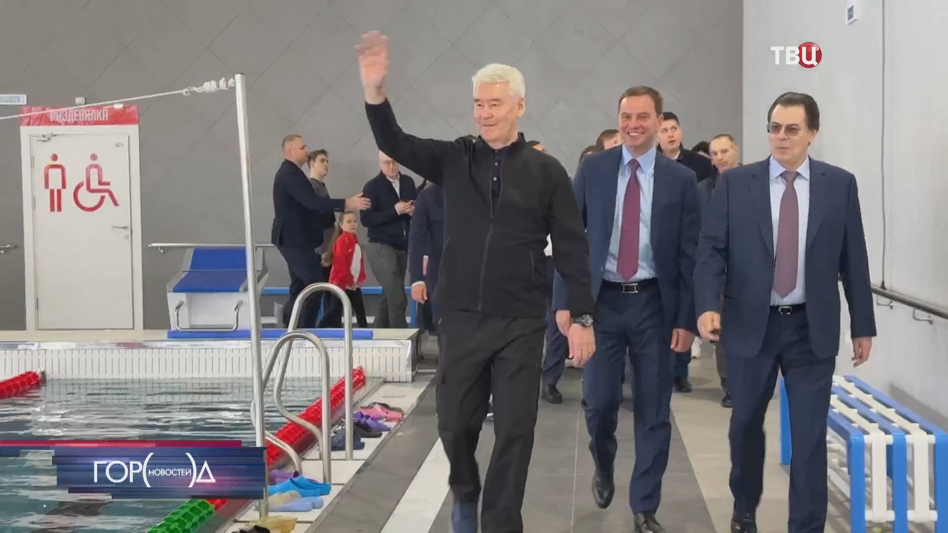 Собянин осмотрел новый спортивный комплекс "Стальной" в Алексеевском районе / Город новостей на ТВЦ