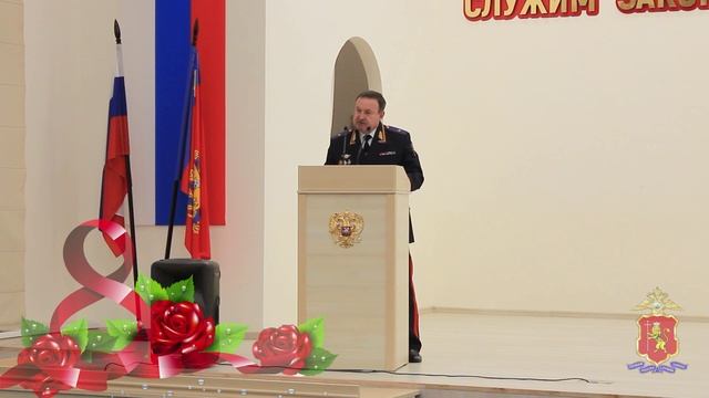 Владимирские полицейские поздравили коллег-женщин с 8 Марта