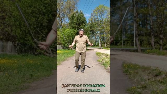 Разминка с тренировочными нунчаку в деревне (13)