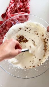 Cheesecake con mandorle e caramello salato