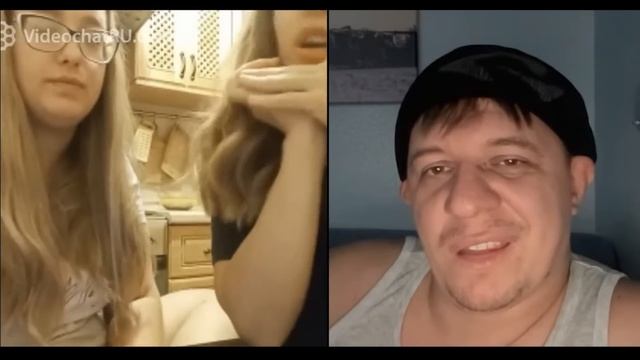 Девушки плачут и смеются, а иногда и впадают в ступор от стихов.