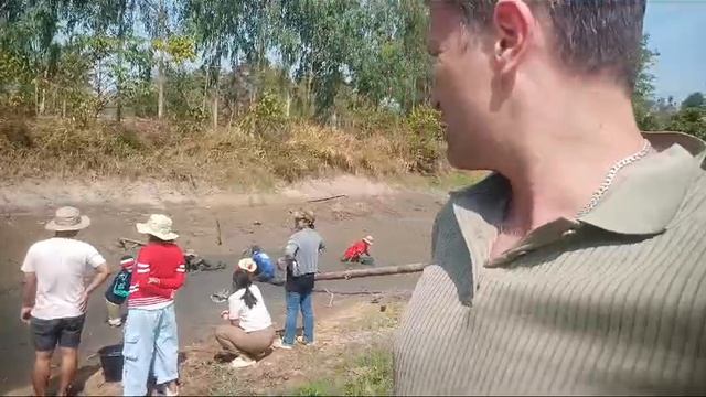 Тайские крестьяне разводят рыбу